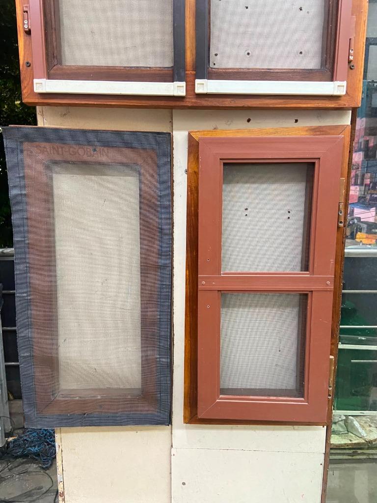 Showroom display showing velcro net and brown frame mesh
