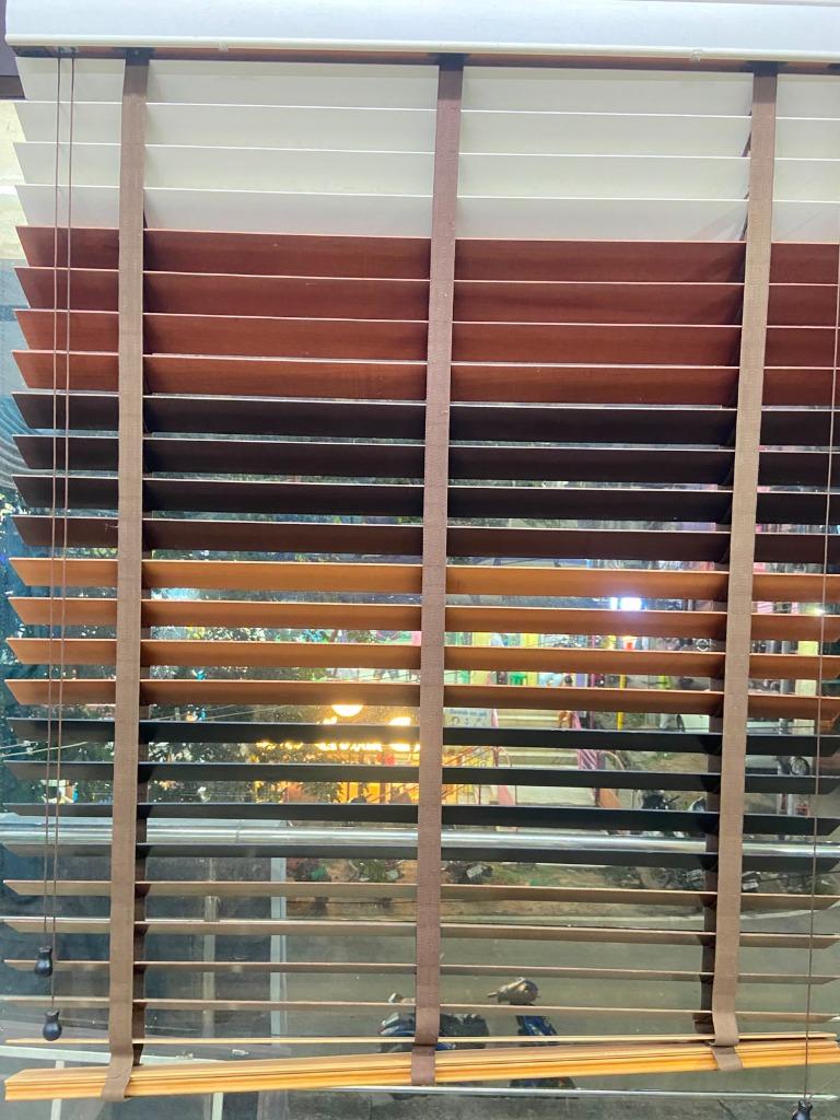 Wooden blinds slat color palette display sample